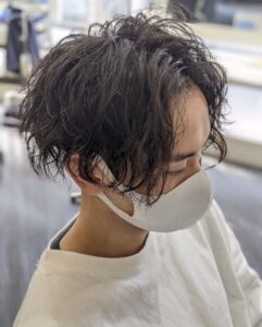 メンズのツイストスパイラルパーマ