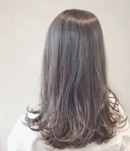 透け感グレージュカラー