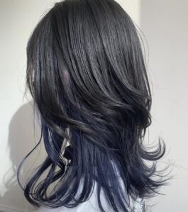 インナーネイビーブルー×ウルフ風カット