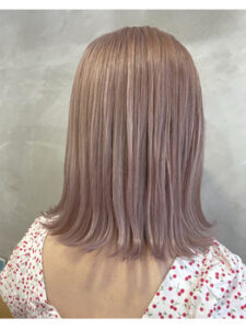 ピンクベージュ