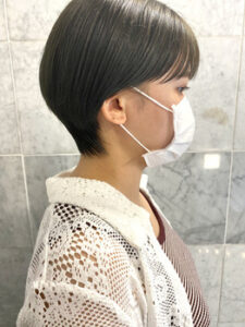 季節の変わり目にショートヘア