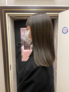 オリーブベージュ